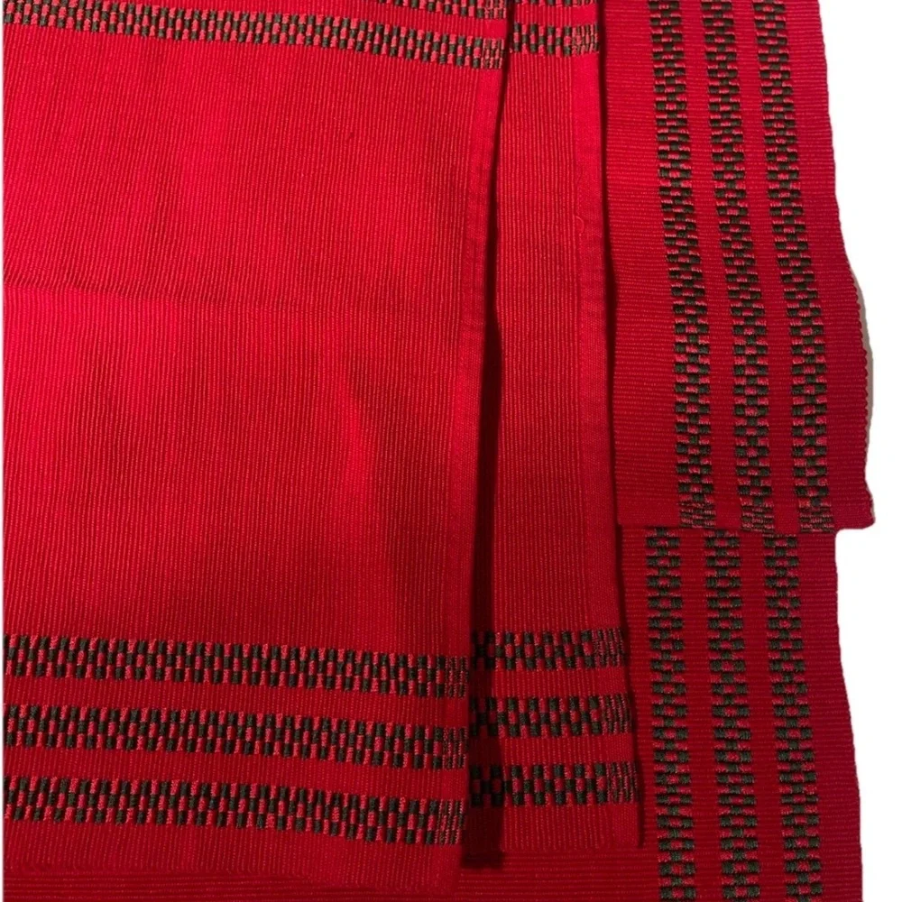 4 Pier 1 Red Pleated Christmas Placemats Set Holiday Table Decor Red Green - Picture 3 of 4